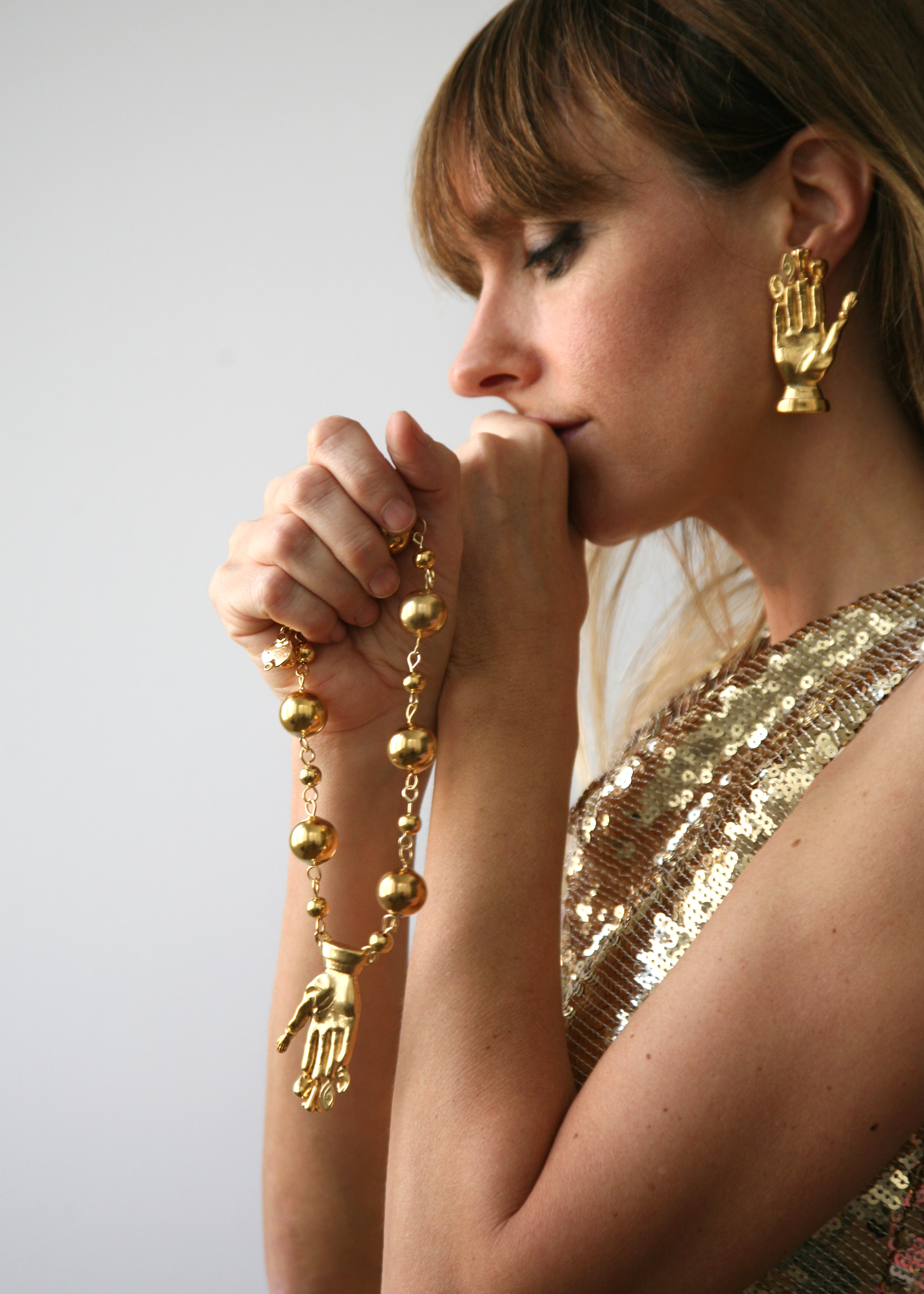 Mano Poderosa Earrings - Gold